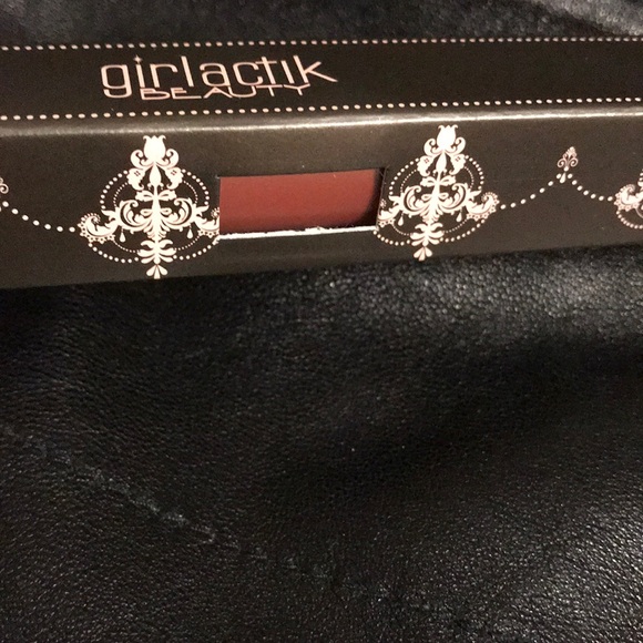 Girlactik Beauty matte Lip Paint in Demure! 💋 - Picture 3 of 3